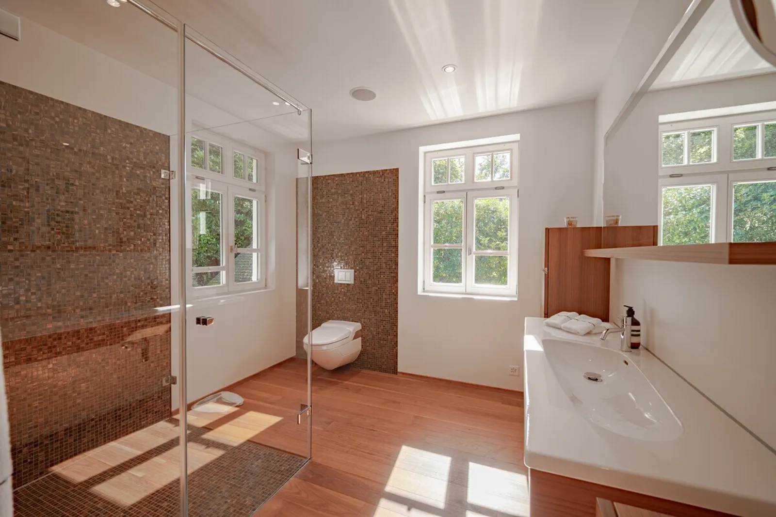 Bad mit Dusche im OG